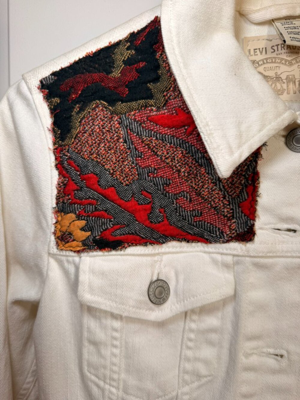 Levi’s White Denim Tapestry Yoke Trucker Jacket Boho Western Aztec Size S - Picture 4 of 9